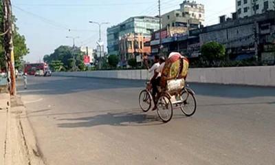 ঢাকার রাস্তা ফাঁকা, গণপরিবহন কম