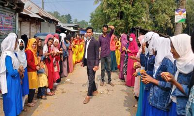 ফেনীতে নৌকার প্রচারে শিক্ষক-শিক্ষার্থীদের ব্যবহার