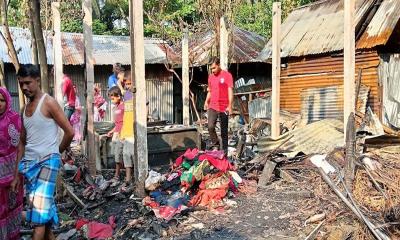 ফরিদগঞ্জে অগ্নিকাণ্ডে বসতঘর পুড়ে ৭ লাখ টাকার ক্ষতি