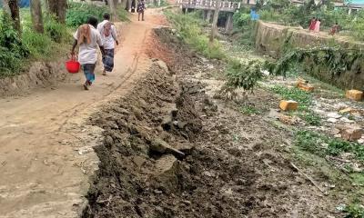 অপরিকল্পিত খাল খননে ভাঙনের মুখে বসতবাড়ি-রাস্তা