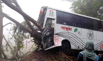 উজিরপুরে বাস-ট্রলি সংঘর্ষে নিহত ২