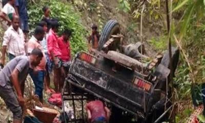 আলীকদমে জিপ খাদে পড়ে নিহত ১