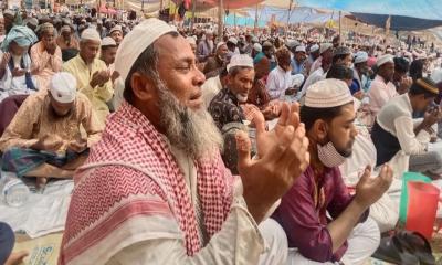 আখেরি মোনাজাতের মধ্যদিয়ে শেষ হলো বিশ্ব ইজতেমার প্রথম পর্বের দ্বিতীয় ধাপ