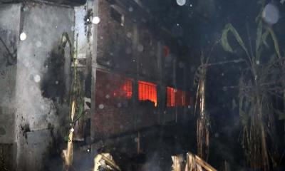 অভয়নগরে তুলার মিলে ভয়াবহ আগুন