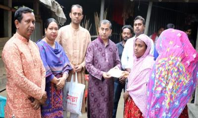 সেই আছিয়ার পরিবারকে মাগুরার ডিসির আর্থিক সহায়তা