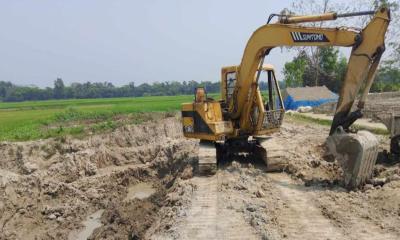 রামগঞ্জে ফসলি জমির মাটি বিক্রি, ভ্রাম্যমাণ আদালতে লাখ জরিমানা