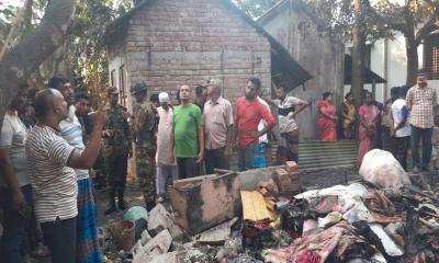 মাগুরায় আগুনে নিহত সুমনের পরিবারের পাশে সেনাবাহিনী
