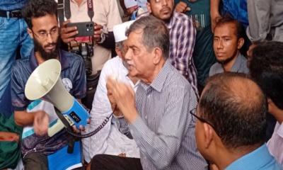 কুয়েটে শিক্ষা উপদেষ্টার অনুরোধে সাড়া দেননি শিক্ষার্থীরা, অনশন অব্যাহত