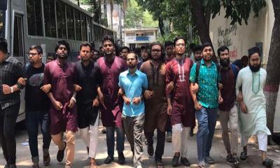 ইউজিসির বাজেট  বৃদ্ধিসহ ৪ দফা দাবিতে জবিতে বিক্ষোভ