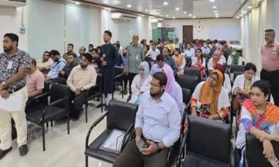 ‘সেবা দিতে চাই, বাধা পেতে চাই না’— মমেক চিকিৎসকদের দাবি