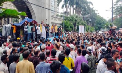 নগর ভবনের সামনে আজও ইশরাক সমর্থকদের বিক্ষোভ
