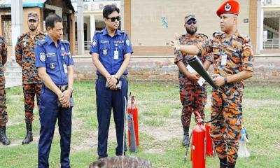 কুমিল্লায় পুলিশের অগ্নি নির্বাপণ মহড়া