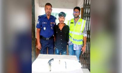 নরসিংদীতে অস্ত্র ও গুলিসহ যুবক গ্রেপ্তার