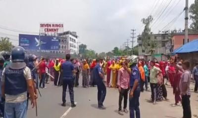 বকেয়া পরিশোধের দাবিতে ঢাকা-টাঙ্গাইল মহাসড়কে শ্রমিক বিক্ষোভ