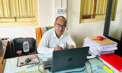 ঘুষ না দিলে ‘কাজ বন্ধ’, দালালের দাপটে ভূমি অফিস