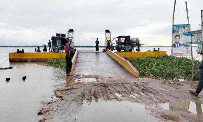 কিশোরগঞ্জে অতিবৃষ্টিতে হাওরে ফেরি চলাচল বন্ধ