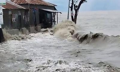 উপকূল অতিক্রম করছে গভীর নিম্নচাপ