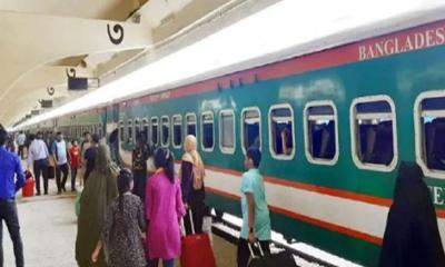 ঈদযাত্রা শুরু, ট্রেন ছাড়ছে সময় মতোই