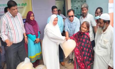 জয়পুরহাটে সাড়ে ৪ হাজার পরিবার পেল  ভিজিএফ’র চাল