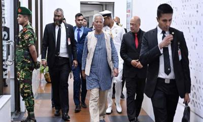 দেশে ফিরলেন প্রধান উপদেষ্টা