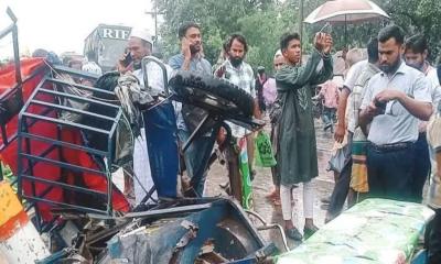 ময়মনসিংহে বাস-অটোরিকশার ত্রিমুখি সংঘর্ষ, নিহত ২