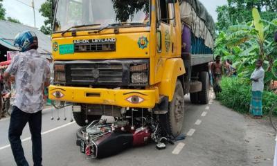 ইসলামপুরে ট্রাকের সঙ্গে ধাক্কা, দু’পা হারালেন মোটরসাইকেল আরোহী