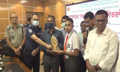 বরিশালে মাদকবিরোধী দিবস উপলক্ষে পুরস্কার বিতরণ