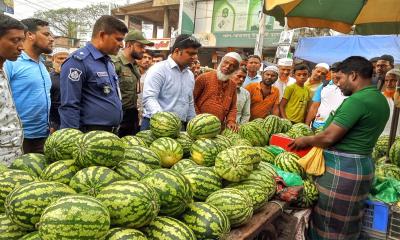 আড়াইহাজারে ভ্রাম্যমাণ আদালতের অভিযান, ৫ দোকানিকে জরিমানা