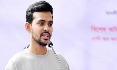 সব ছেড়ে রাজপথে নেমে যেতে মন চায়