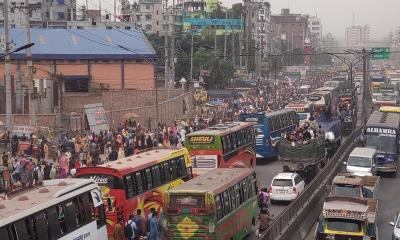 উত্তরের বাসস্ট্যান্ড ঘিরে জনসমুদ্র