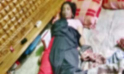 বিছানায় পড়েছিল নারী পোশাক শ্রমিকের লাশ