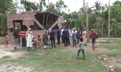 বাগেরহাটে নির্মাণাধীন বীর নিবাস ভেঙে ফেলার অভিযোগ