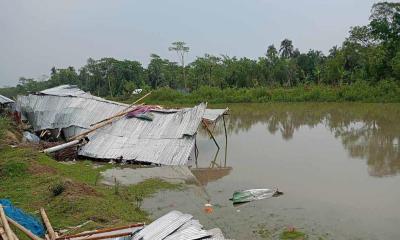 বাগেরহাটে কালবৈশাখী ঝড়ের তাণ্ডব, বজ্রপাতে নিহত ১