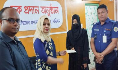 জুলাই আন্দোলনে আহত ২৯ জনের মাঝে অনুদানের চেক বিতরণ