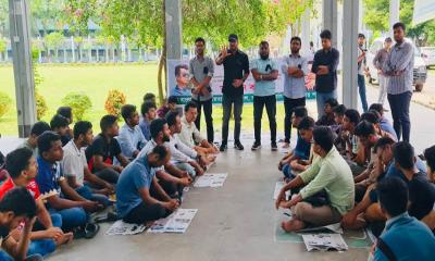 সাম্য হত্যা: ৩ দফা দাবিতে বাকৃবি ছাত্রদলের কালোব্যাজ ধারণ