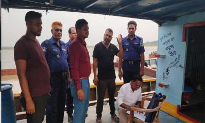 লোহাগড়ায় অবৈধভাবে বালু উত্তোলন, ১ লাখ টাকা জরিমানা