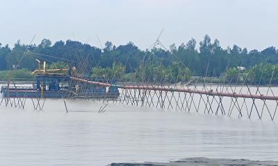 হুমকিতে বসতবাড়ি-শিক্ষাপ্রতিষ্ঠান