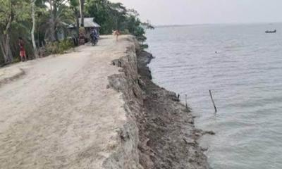 ঘূর্ণিঝড় ‘শক্তি’ আঘাত হানার আশঙ্কায় ঝুঁকিপূর্ণ বেড়িবাঁধে অরক্ষিত উপকূলবাসী
