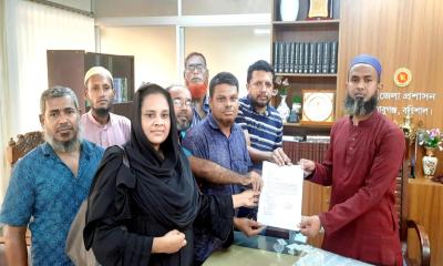 বাবুগঞ্জে রাস্তা  কার্পেটিংয়ের দাবিতে গ্রামবাসীর মানববন্ধন, স্মারকলিপি প্রদান