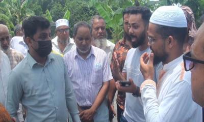 খালের ওপর অবৈধভাবে নির্মিত ব্রিজ উচ্ছেদ