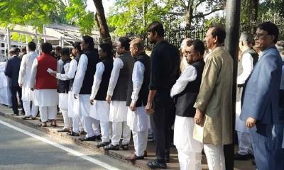 গণভবনে মনোনয়নপ্রত্যাশীদের ভিড়