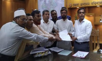 নদীভাঙন রোধে দুই ইউনিয়নবাসীর স্মারকলিপি প্রদান