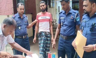 বোয়ালমারীতে যৌথ বাহিনীর অভিযানে মাদক কারবারি আটক