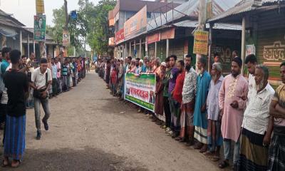 শাজাহানপুরে মিথ্যা মামলার প্রতিবাদে কৃষক জনতার মানববন্ধন