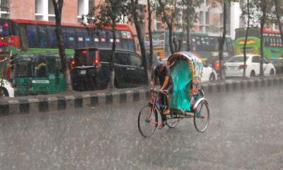 তীব্র গরমের পর রাজধানীতে স্বস্তির বৃষ্টি