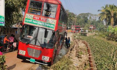 শতাধিক শিক্ষার্থীসহ দুর্ঘটনার কবলে নোবিপ্রবির বাস