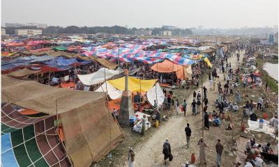 মুসল্লিদের পদচারণায় মুখর তুরাগ তীর