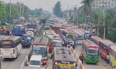 কালিয়াকৈরে পোশাক কারখানার ছুটি শুরু, সড়কে যানবাহনের চাপ বৃদ্ধি