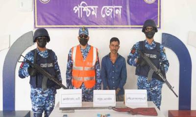 সুন্দরবনে অস্ত্র-গুলিসহ করিম শরীফ বাহিনীর সদস্য আটক