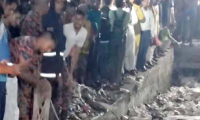 নিয়ন্ত্রণ হারিয়ে রিকশা নালায়, শিশু নিখোঁজ